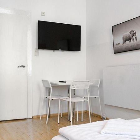 Attractive Apartment Near Wiener Stadthalle Exterior foto