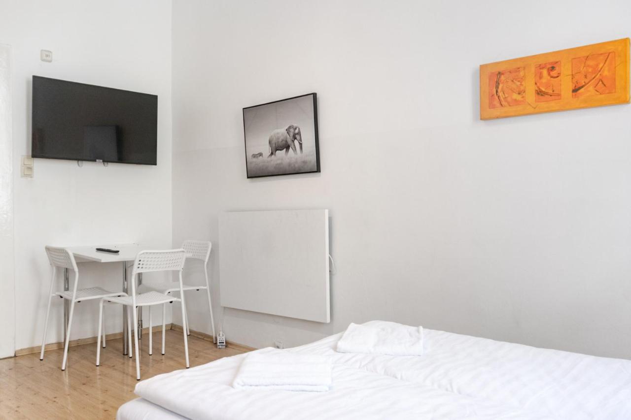 Attractive Apartment Near Wiener Stadthalle Exterior foto